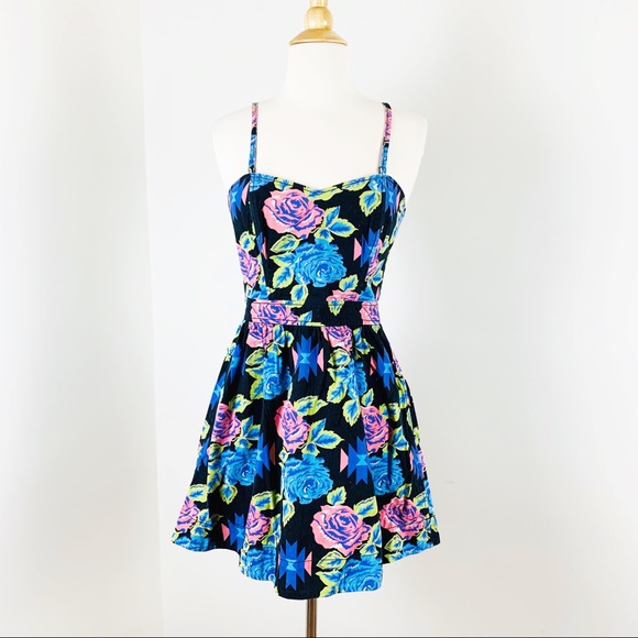 Aritzia Dresses & Skirts - Aritzia floral denim mini dress